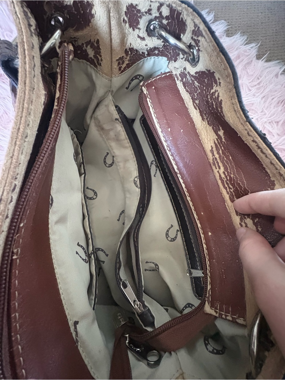 Western-style Black and Brown Embellished Shoulder Bag - Picture 5 of 8